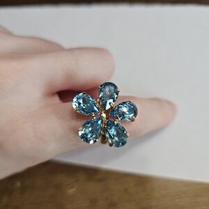 Elegant Blue Flower Ring